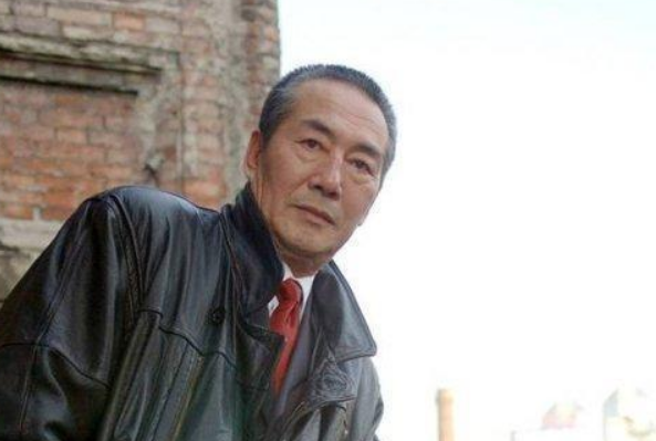 杜雨露从艺传奇，39岁首拍电影合作宋春丽，儿子是孔令辉启蒙教练