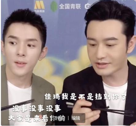 卑微的黄晓明到处求人拍戏，沦落到直播仍低头自语：大家不喜欢我