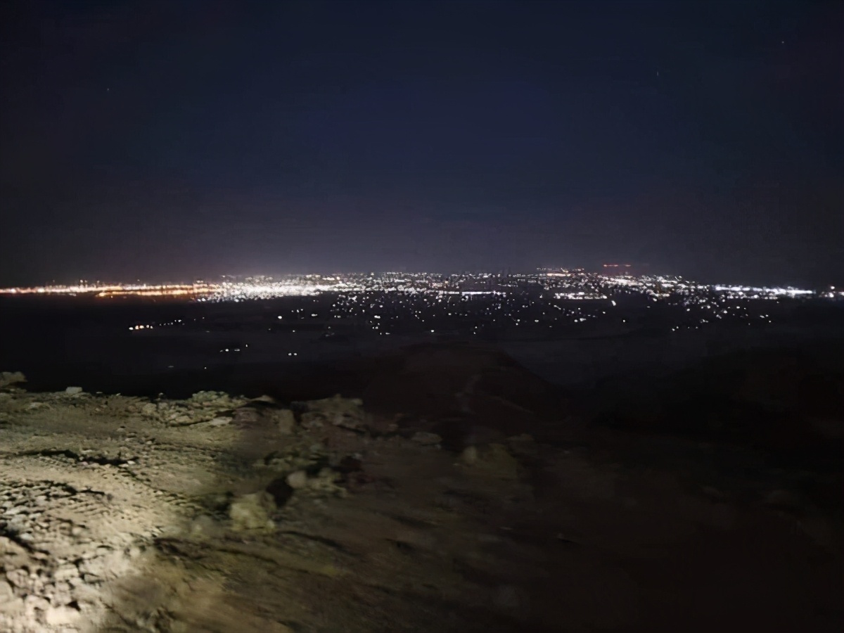 美国空袭3天后，胡塞武装出兵了，激战24小时干