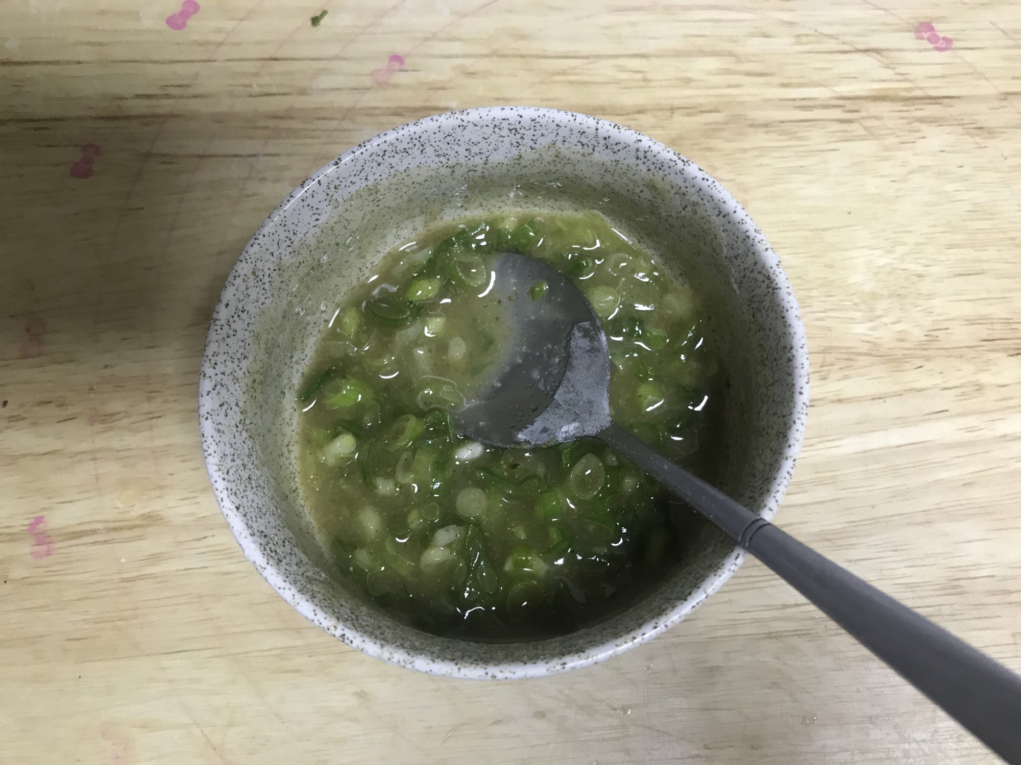 蔥花餅好吃的做法，一抻一卷，柔軟筋道，香酥多層，簡單還好吃