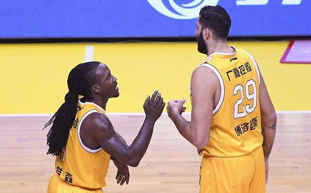 他是CBA第一脏！现为14万去打野鸡联赛，广东球迷最讨厌的人走了