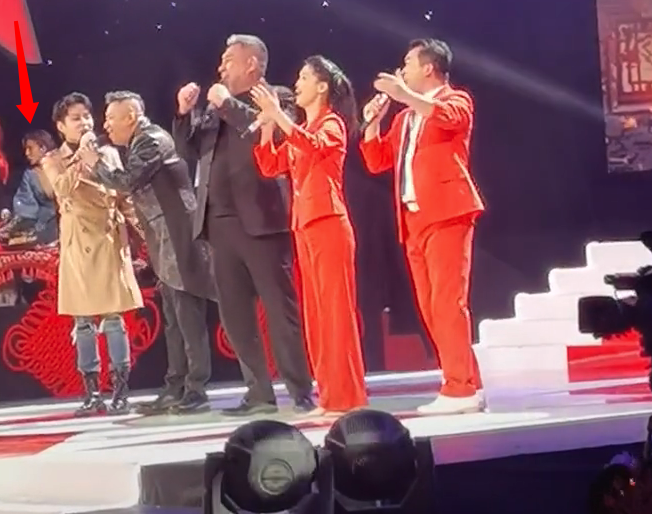 星光大道彩排曝光，朱迅小尼台下状态惹争议，斯琴高娃发福太明显