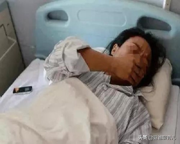 刘诗诗夫妻带儿子游玩，吴奇隆已显老，网友：当爷爷的年纪才生子