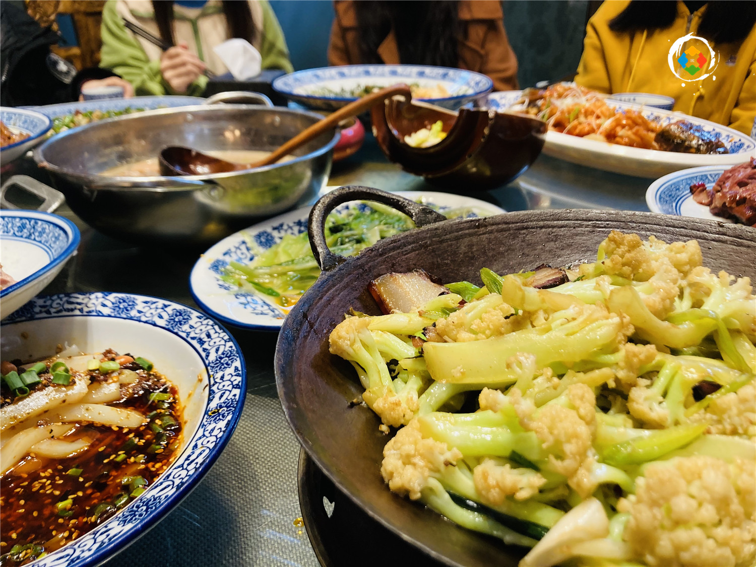 重庆人吃一顿团圆饭有多少道菜？20才刚刚起步，每一道都有特色