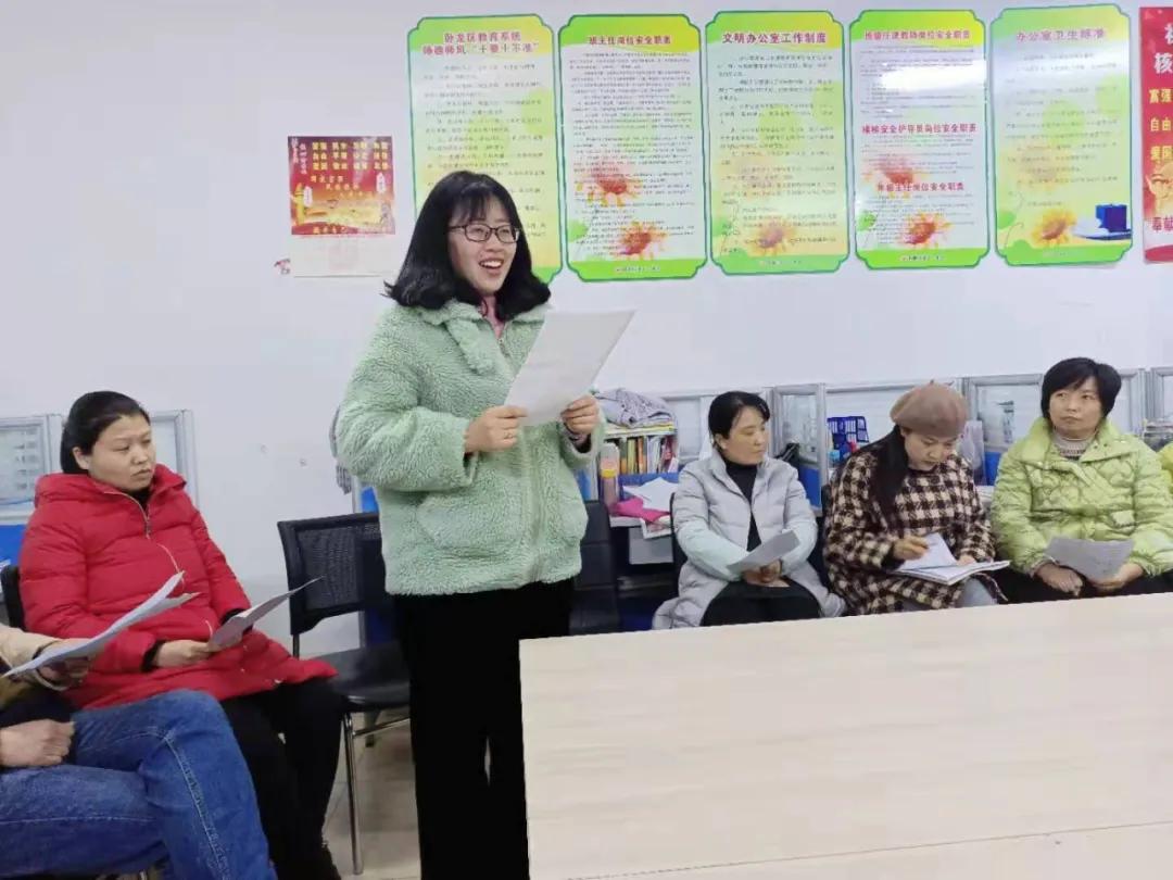 ����У԰����Ц������ÿ���ʮһС�ٰ캮�ٶ��齻����