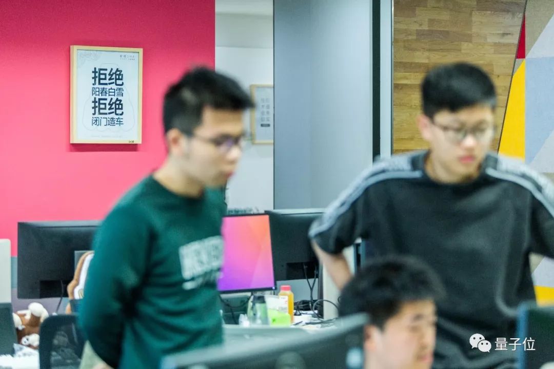 十问旷视印奇、唐文斌：AI企业都在经历「死亡之谷」