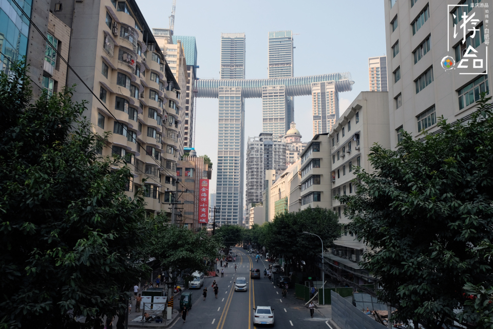 重庆是一座不能修的城市：从九龙门到来福士，市民为何骂声不断？