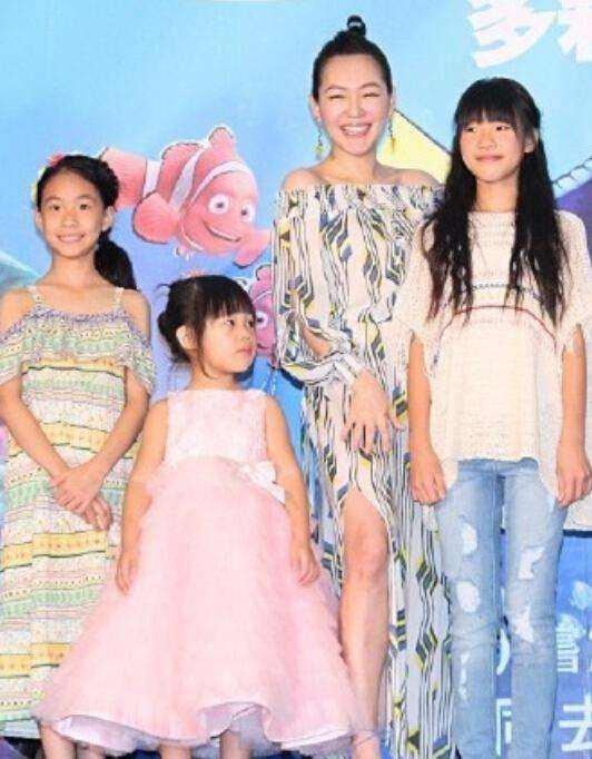 相亲相爱明星一家，整没整看孩子就明白了