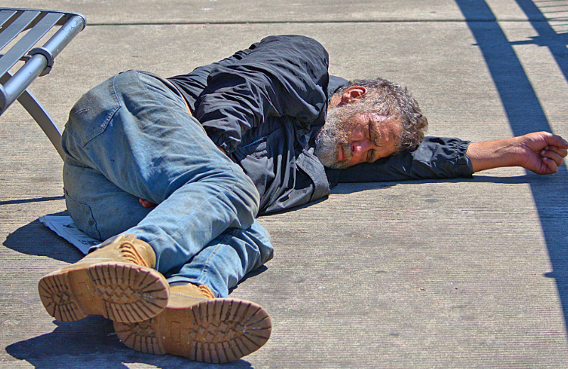 美债高达28万亿，如果老老实实还钱，美国人的日