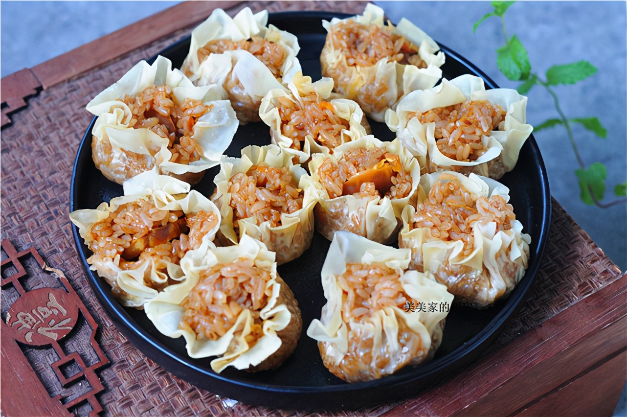 做烧卖时，只懂炒糯米饭可不行，多加1样食材，起沙味香浓