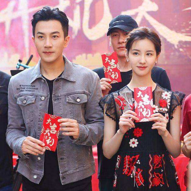 刘恺威疑似新恋情曝光，贴身紧搂陈都灵，两人