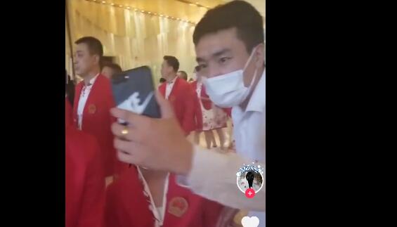 暖心！谢思埸全程保护全红婵：变身保镖+摄影师！网友：好贴心