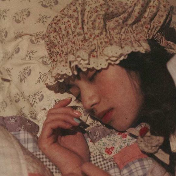 泪流满面的女生哭泣的头像