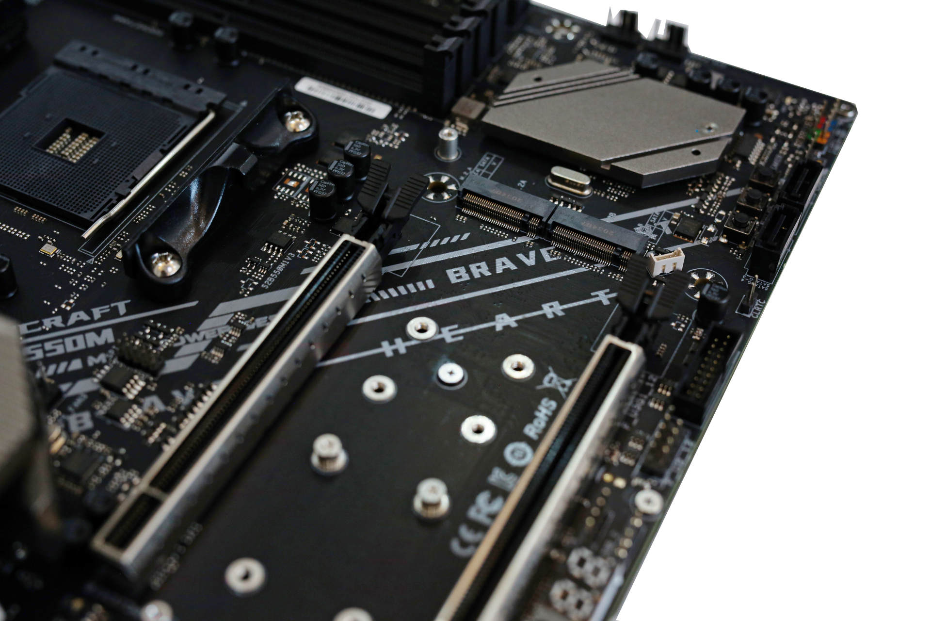 主板集成检测卡,对于新手非常友好,如果不能点亮,一看便知问题出在