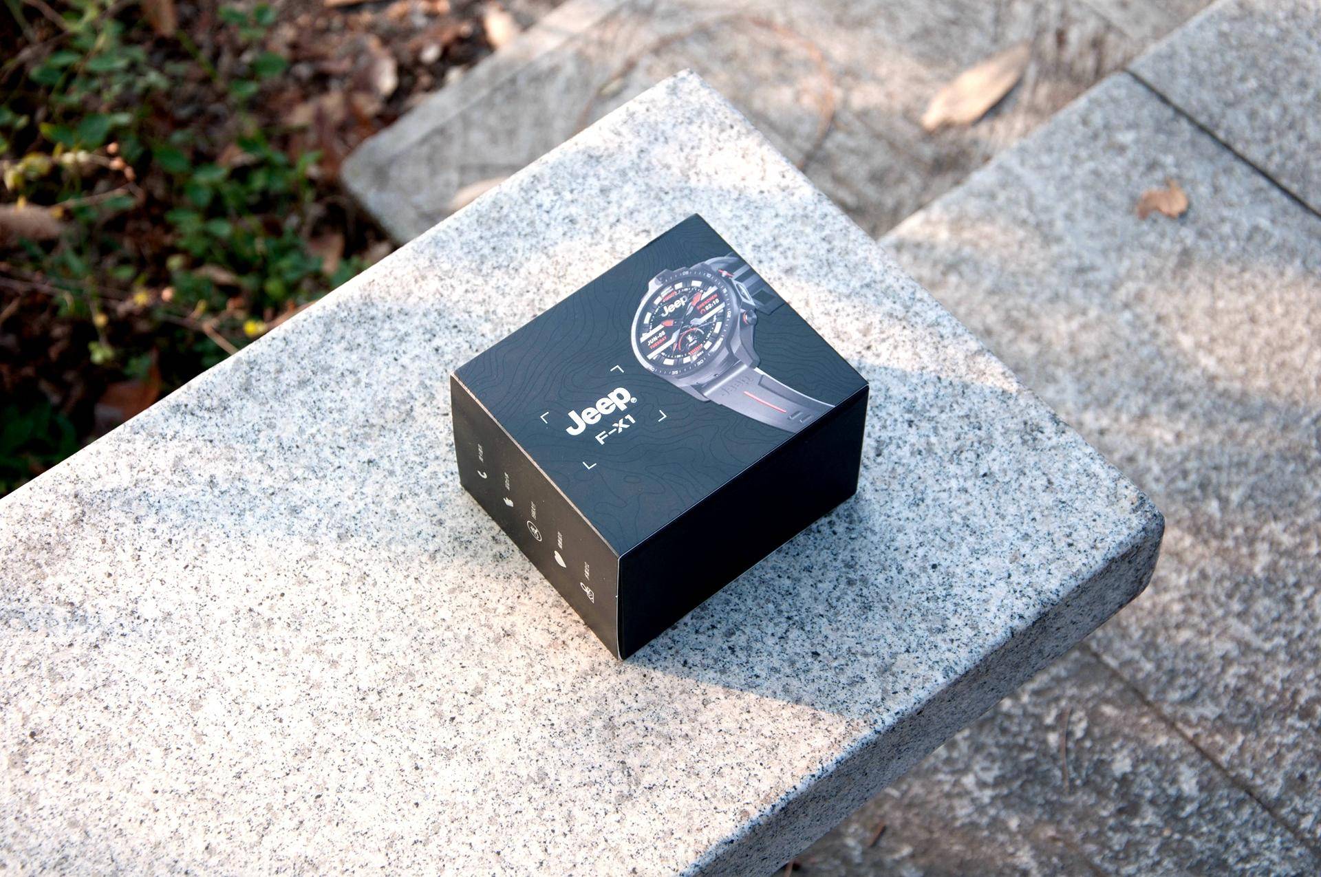 Jeep黑骑士智能手表：高清双摄独立通话，自带64G超大空间