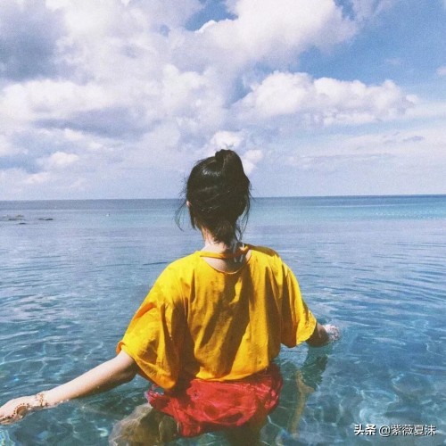 佛系唯美句子，坐看云卷云舒，静听花开花落！