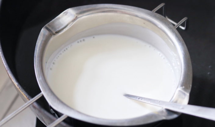 1个芒果，1袋酸奶，教你在家做芒果千层糕，入口香甜真好吃