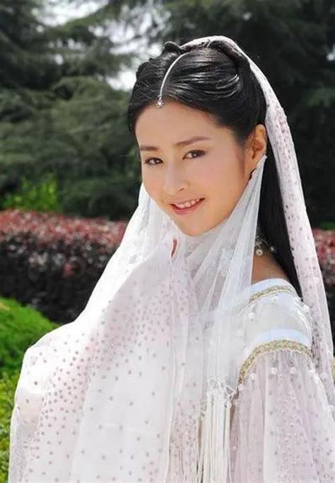瘦成“纸片人”的5位明星，各有各的辛酸，混娱乐圈怎么那么难