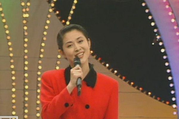 撒贝宁李梓萌等人齐聚一堂，倪萍脸又消瘦了一圈，还被挤到边上？