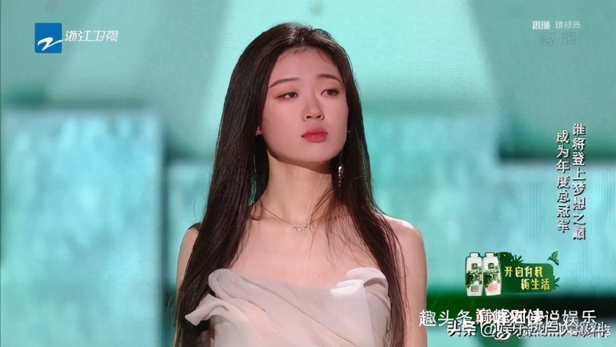 李健《好声音》唱完就穿上了棉袄 保暖到位