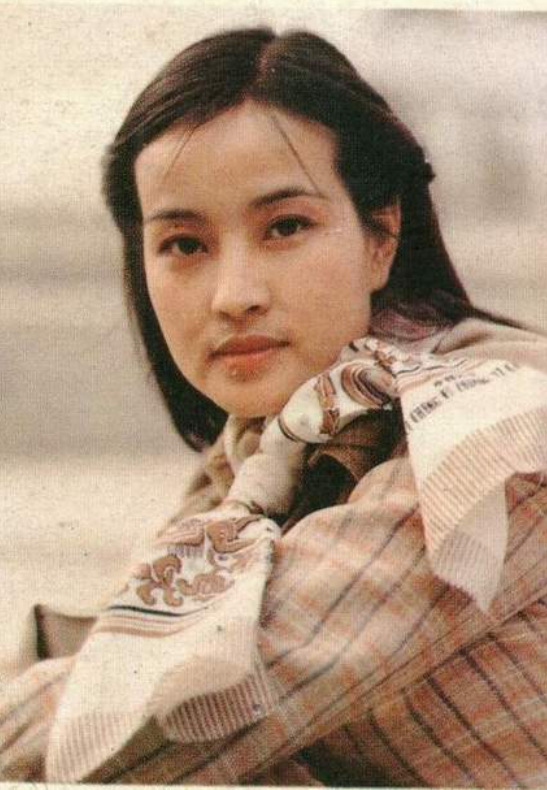 容貌出众，60岁却不生孩子的6位女星，杨丽萍为