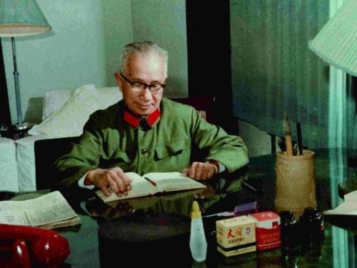 抗美援朝点将主帅，毛主席两次换人，彭德怀为