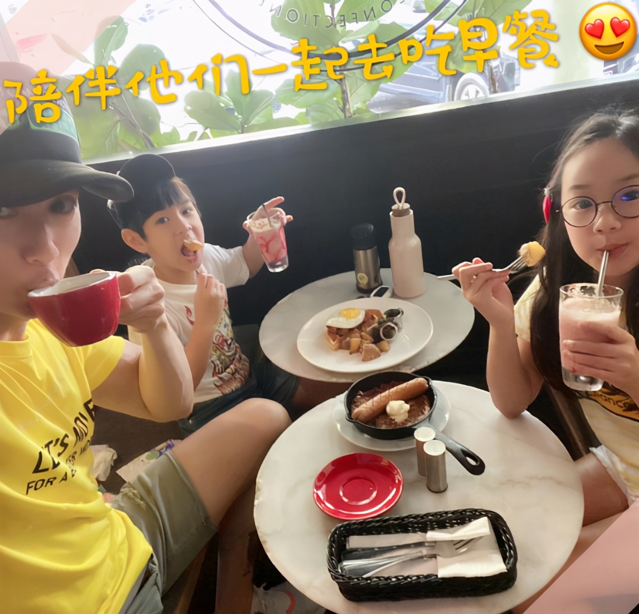 吴尊儿女都长开了，越长大越养眼，一家人颜值过高