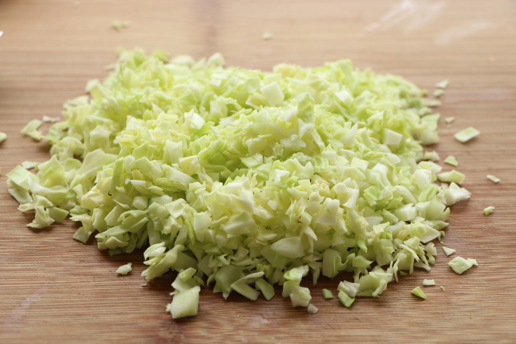 包菜還可以這樣吃，皮薄餡大，金黃酥脆，一人吃一盤都不膩，香