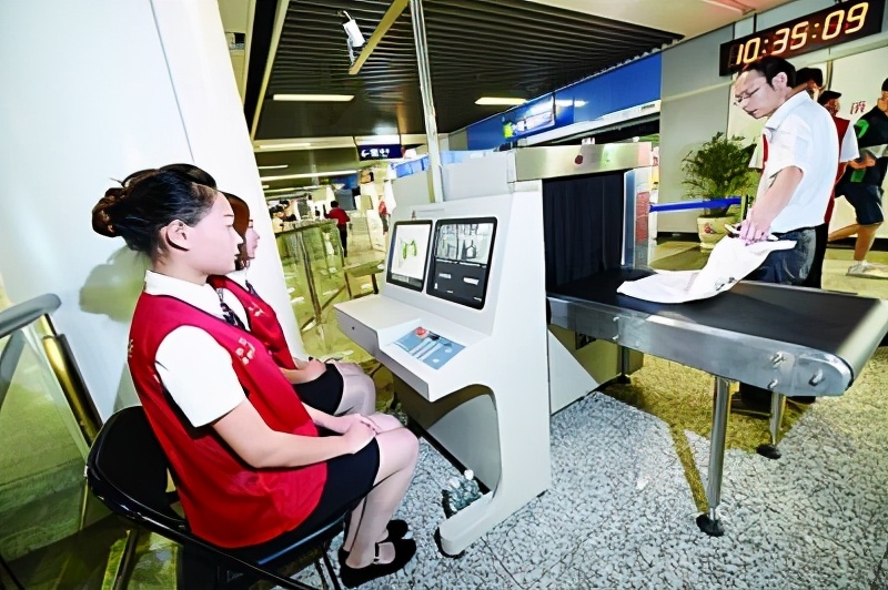 冬天背包太笨重？几何设计的斜挎包巨能装，全球众筹超1600万