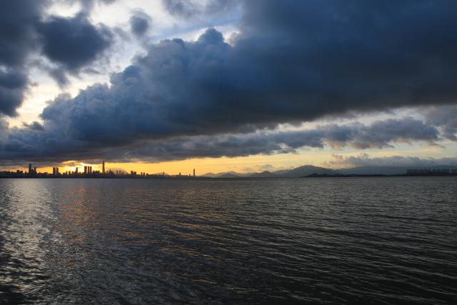 In Shenzhen this place looks sunrise, the United States must resemble a picture