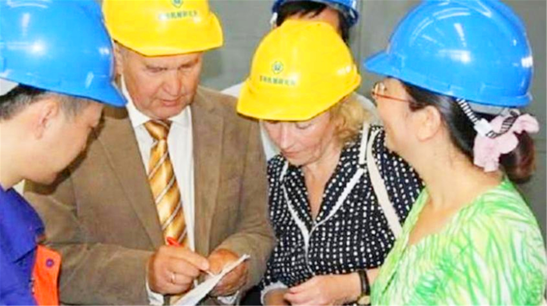 乌克兰200名军工专家来陕西，国家分房分工作，