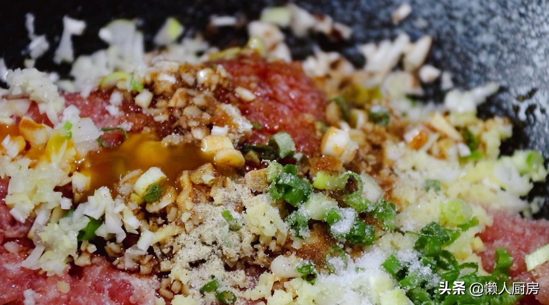 這是香煎豆腐皮蝦餅，鹹香可口，其它做法靠邊站