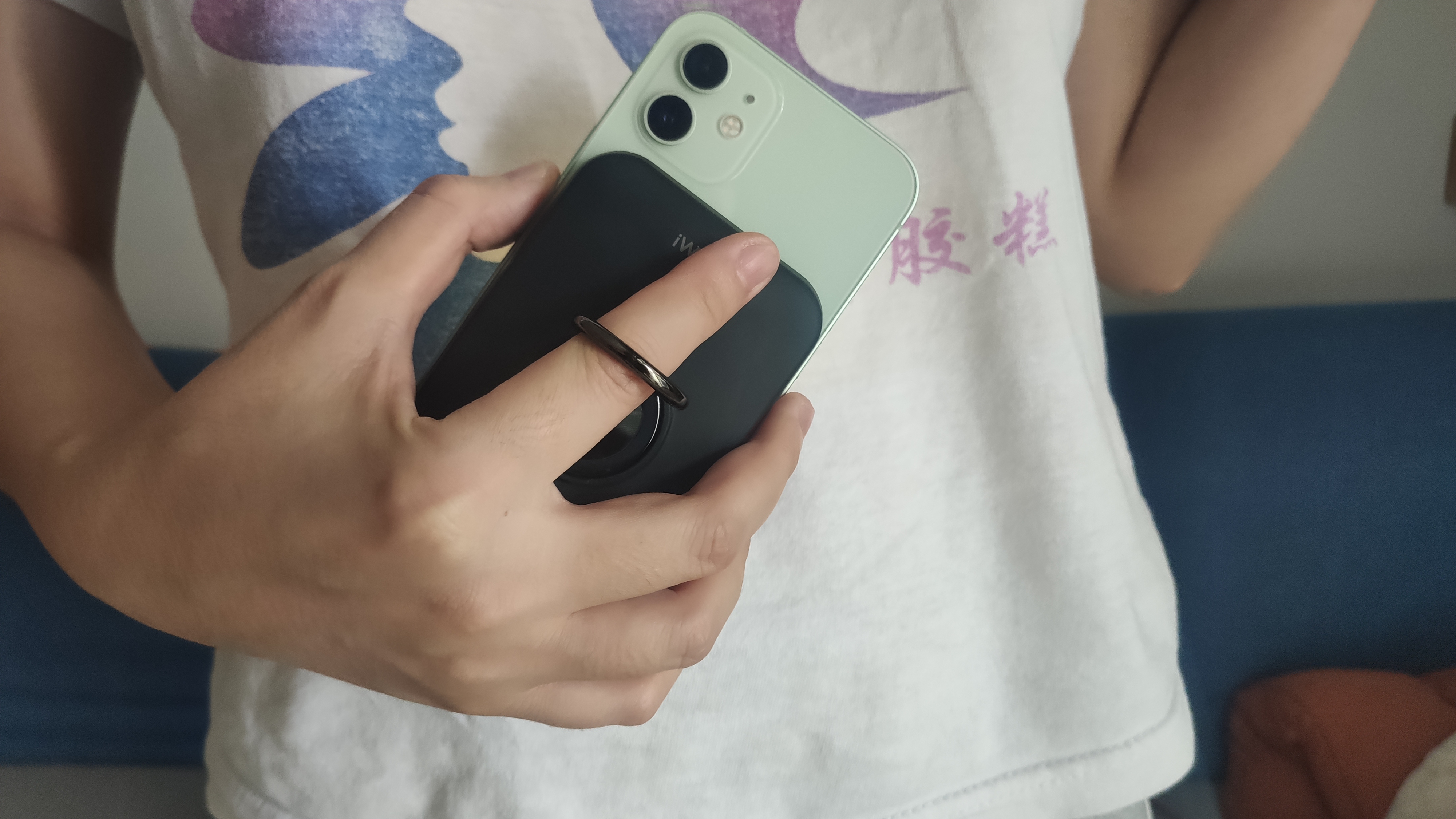 解决充电焦虑，一贴即充，iWALK 磁吸充电宝