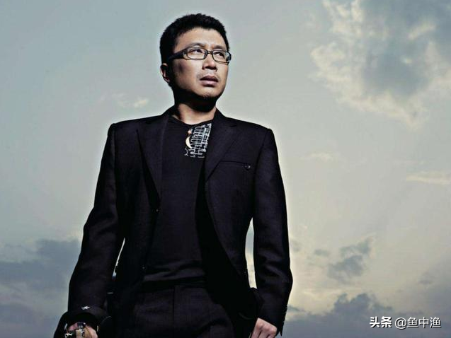 靠《两只蝴蝶》狂赚2亿，敢跟刘德华拼人气，庞龙终究毁于口水歌