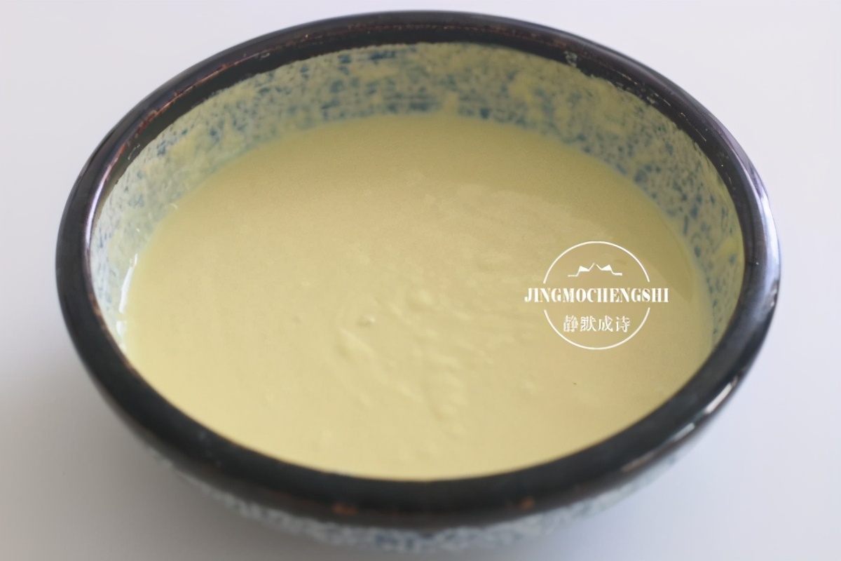 用牛奶做1款元氣美食，香甜軟糯，大人孩子都愛吃，過年做起來