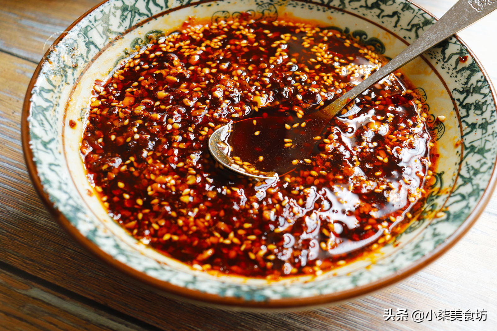 辣椒酱好吃有诀窍，多加这一步，辣椒油才香，为年夜饭做准备