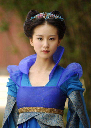 又抢女星男友？清纯玉女胡冰卿接连“翻车”，