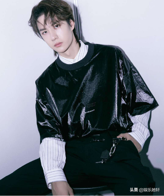 《有翡》才杀青，王一博就自爆还有两个戏！看