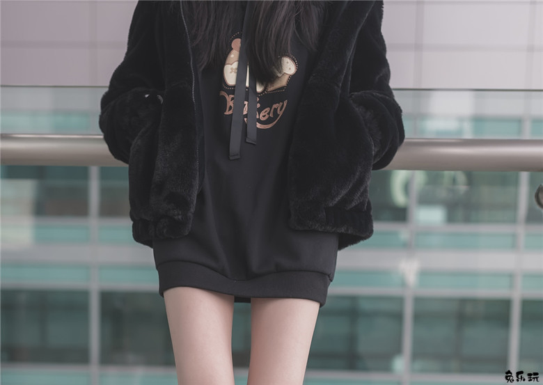 【福利姬】让人喜欢的黑丝及膝袜小细腿！太美了（48P）