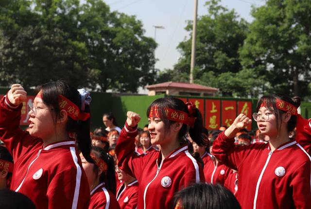考生为什么会选择复读？什么样的考生适合复读？戳中考生的分析