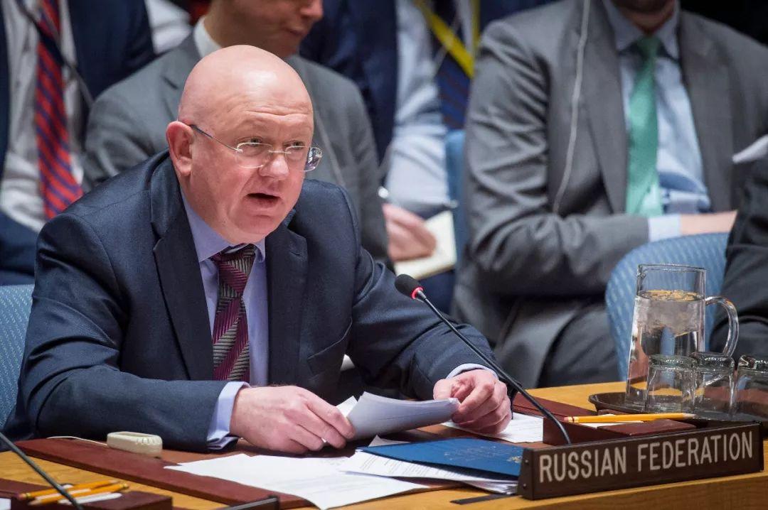 英国也来凑热闹，限制中国4名官员