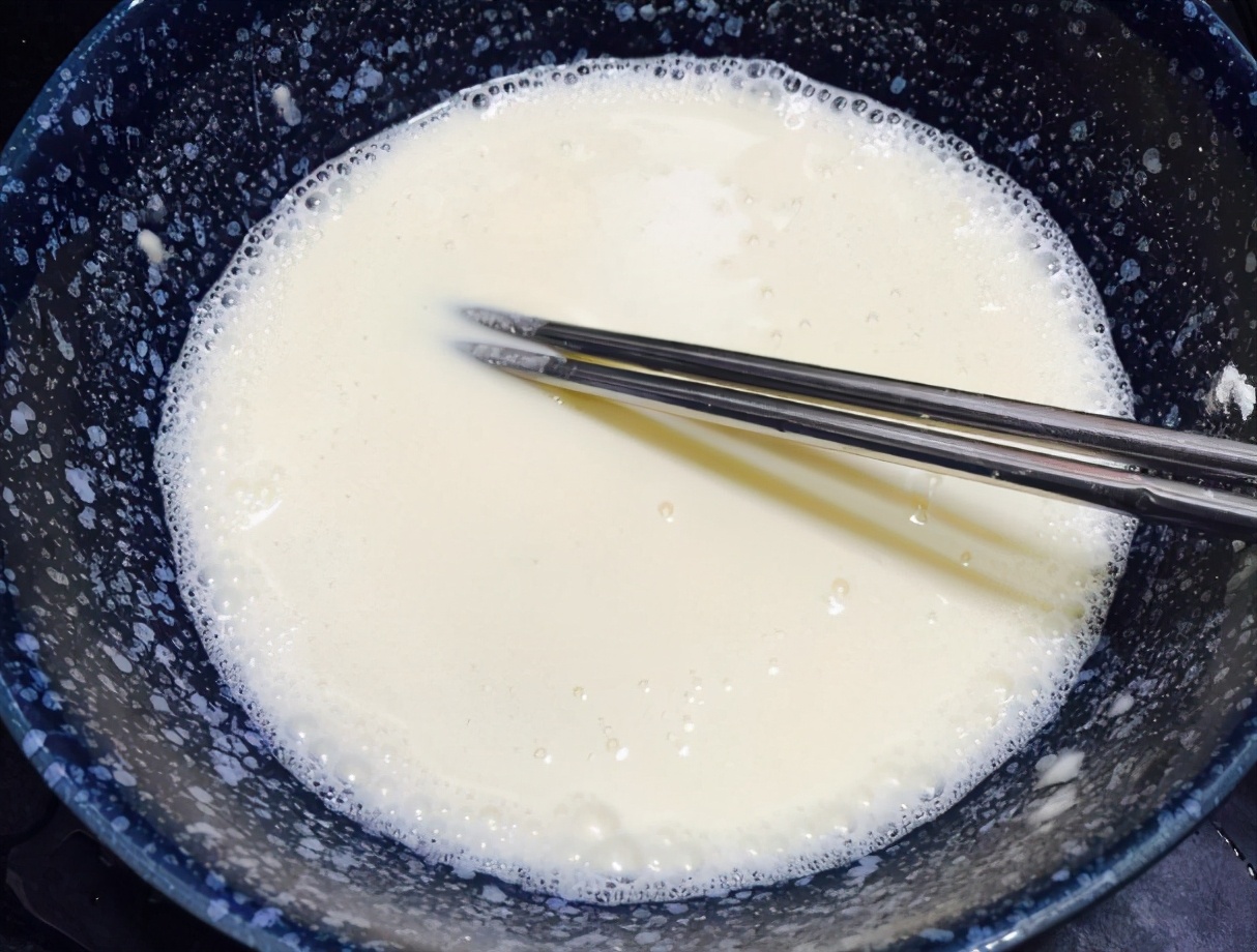 做涼粉，不要只用水，多加一種料，做好爽滑Q彈，滑溜溜好吃