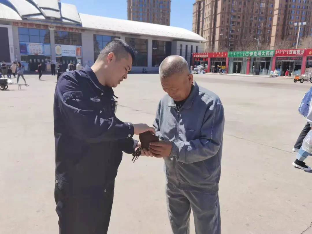 “办小事、帮小忙、解小忧、助小力”!为康巴什公安点赞