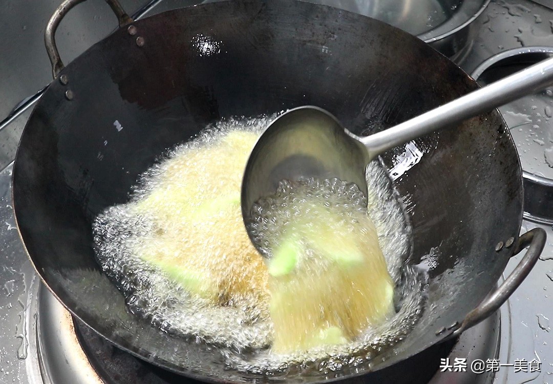 图片[5]-厨师长分享烧丝瓜的家常做法 学会这几个技巧 丝瓜翠绿不发黑-起舞食谱网