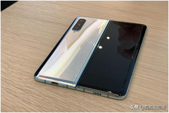 可折叠手机成未来的手机流行趋势，三星Galaxy Fold在中国官方网站发布