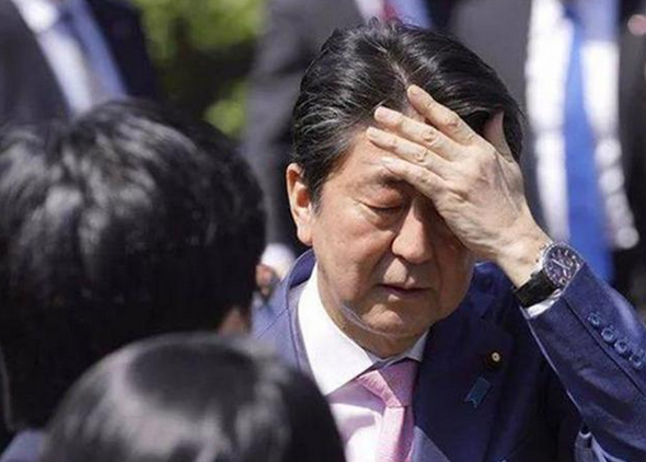 安倍醜聞持續發酵，再次�拜相�美夢破碎