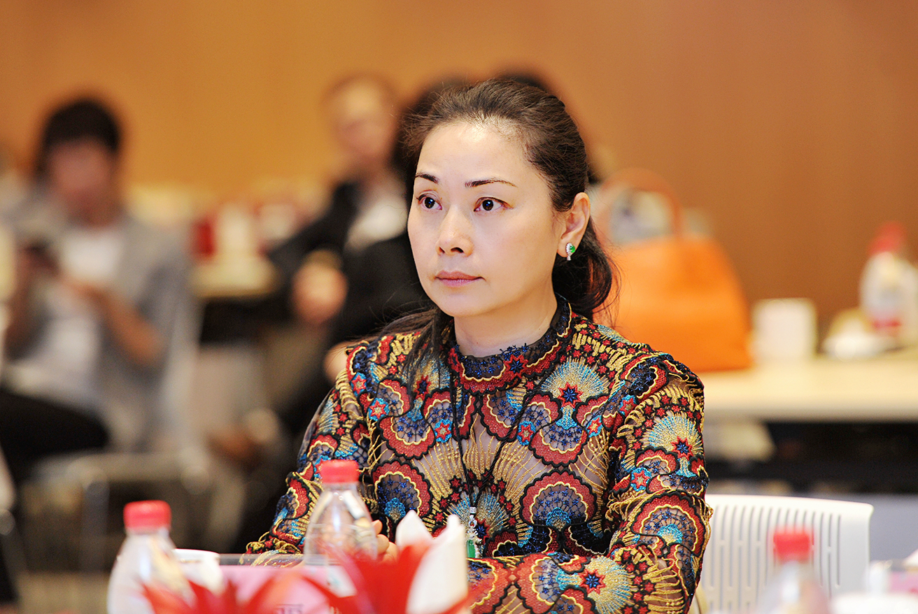 8对“抱团挣钱”的姐妹花，个个有钱，李冰冰姐