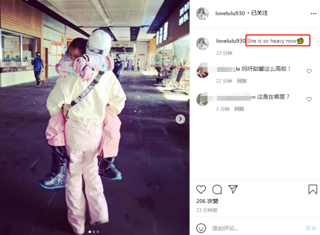 李小璐帶女兒滑雪，吐槽甜馨長太重卻抱著不撒手，母女同框超有愛