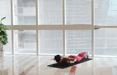 賈靜雯一直堅持健身，被英國媒體稱贊：外表比實際年齡小一板