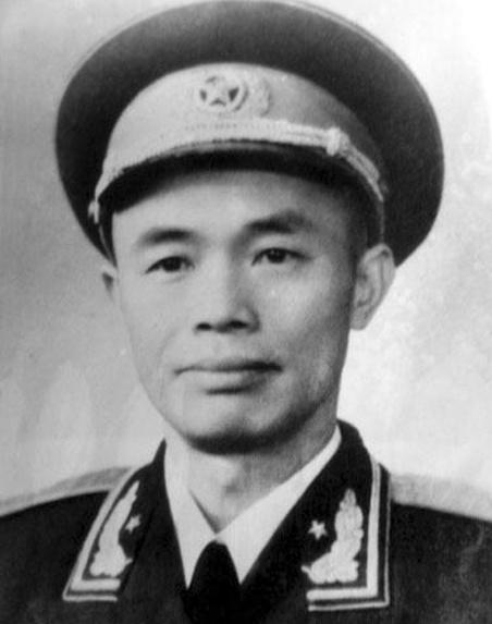 钟伟：不满少将军衔，三次抗命林彪名震四野，